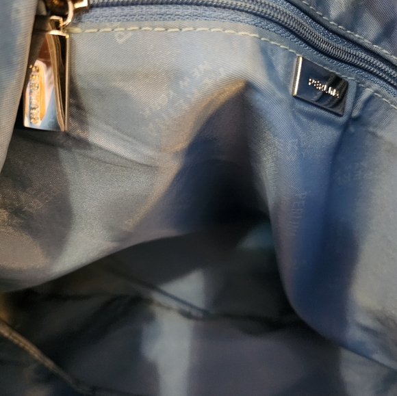 Elegant Perlina Silver Leather Shoulder Bag EUC - Picture 13 of 16